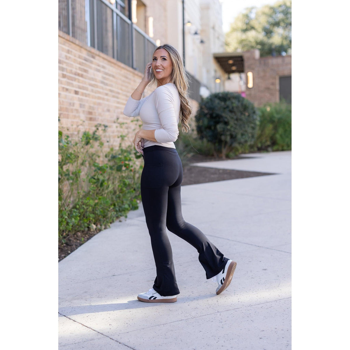 Fiona - Black Flare Leggings WITH POCKETS